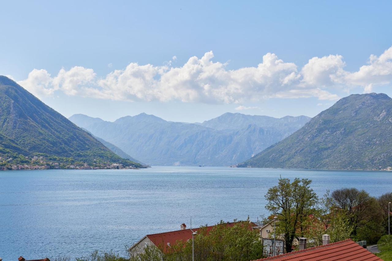 Apartment Noa With Sea View Kotor Bagian luar foto