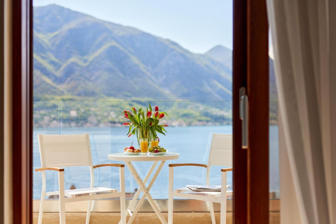Apartment Noa With Sea View Kotor Bagian luar foto
