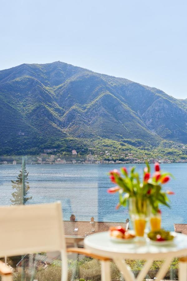 Apartment Noa With Sea View Kotor Bagian luar foto