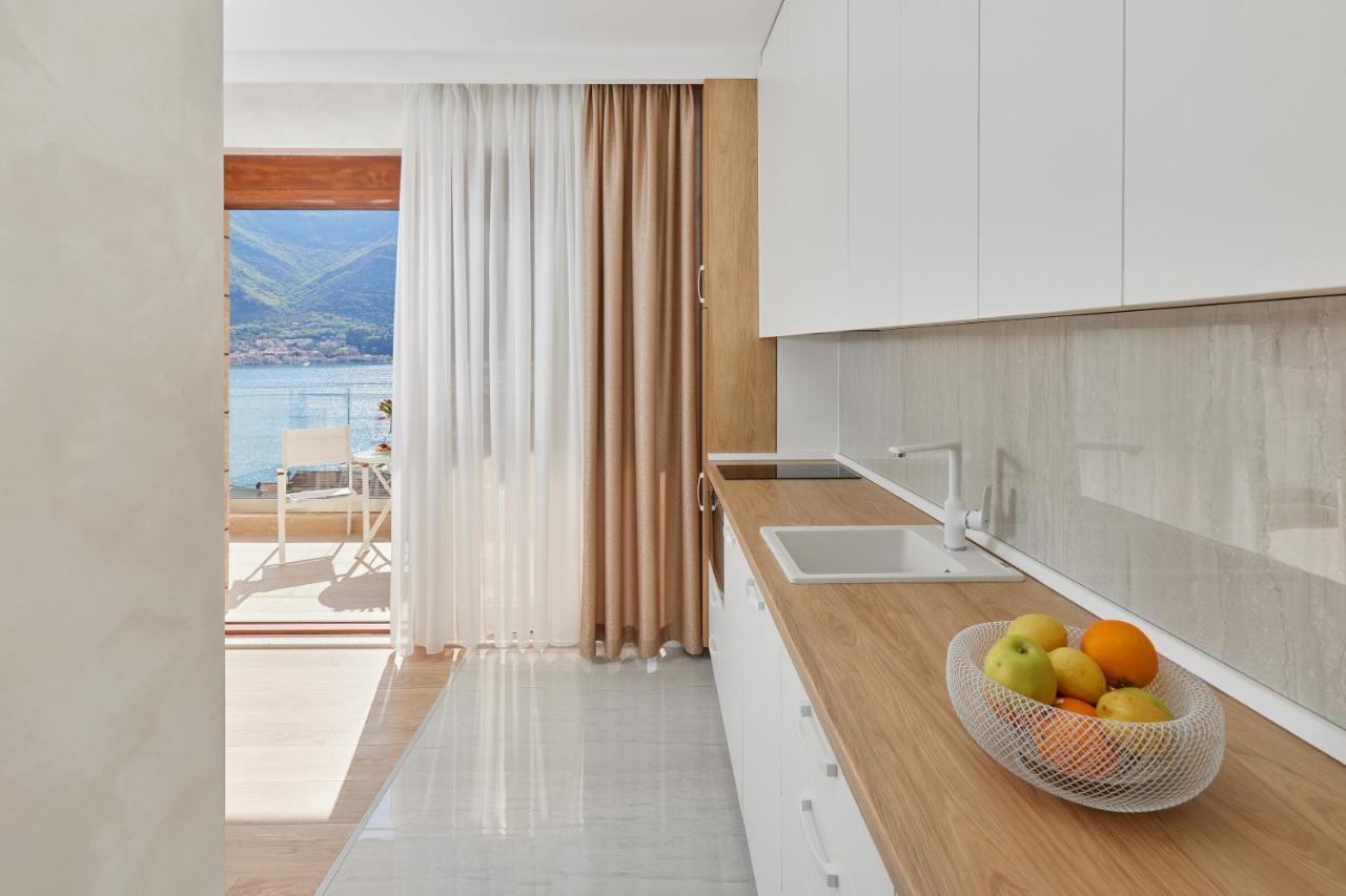 Apartment Noa With Sea View Kotor Bagian luar foto
