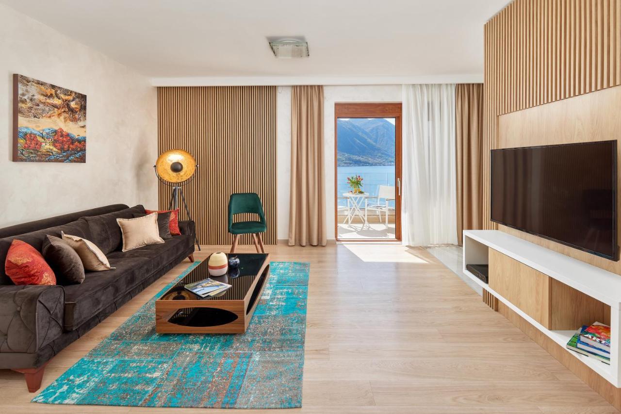 Apartment Noa With Sea View Kotor Bagian luar foto